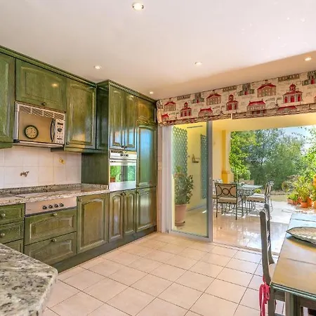 Vila Golf In Marbella, Frontline Golfvilla In Rioreal Golf