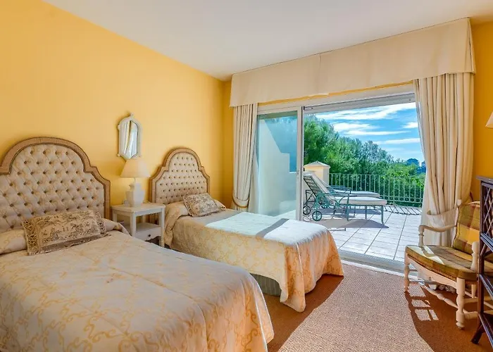 Golf In Marbella, Frontline Golfvilla In Rioreal Golf