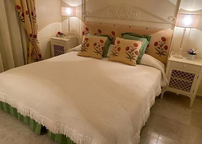 Villa Golf In Marbella, Frontline Golfvilla In Rioreal Golf