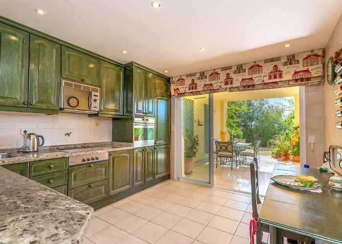 Vila Golf In Marbella, Frontline Golfvilla In Rioreal Golf