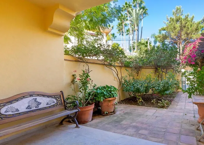 Vila Golf In Marbella, Frontline Golfvilla In Rioreal Golf *
