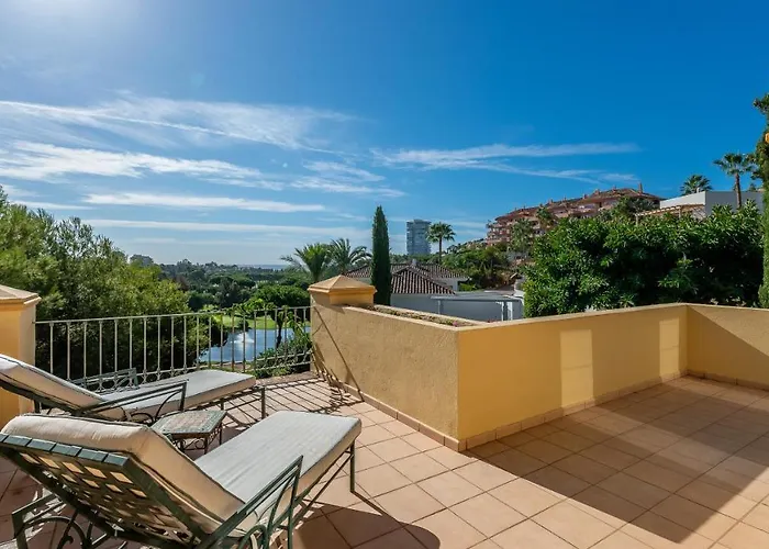 Vila Golf In Marbella, Frontline Golfvilla In Rioreal Golf