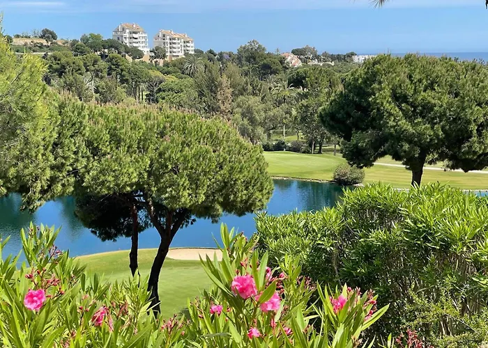Vila Golf In Marbella, Frontline Golfvilla In Rioreal Golf